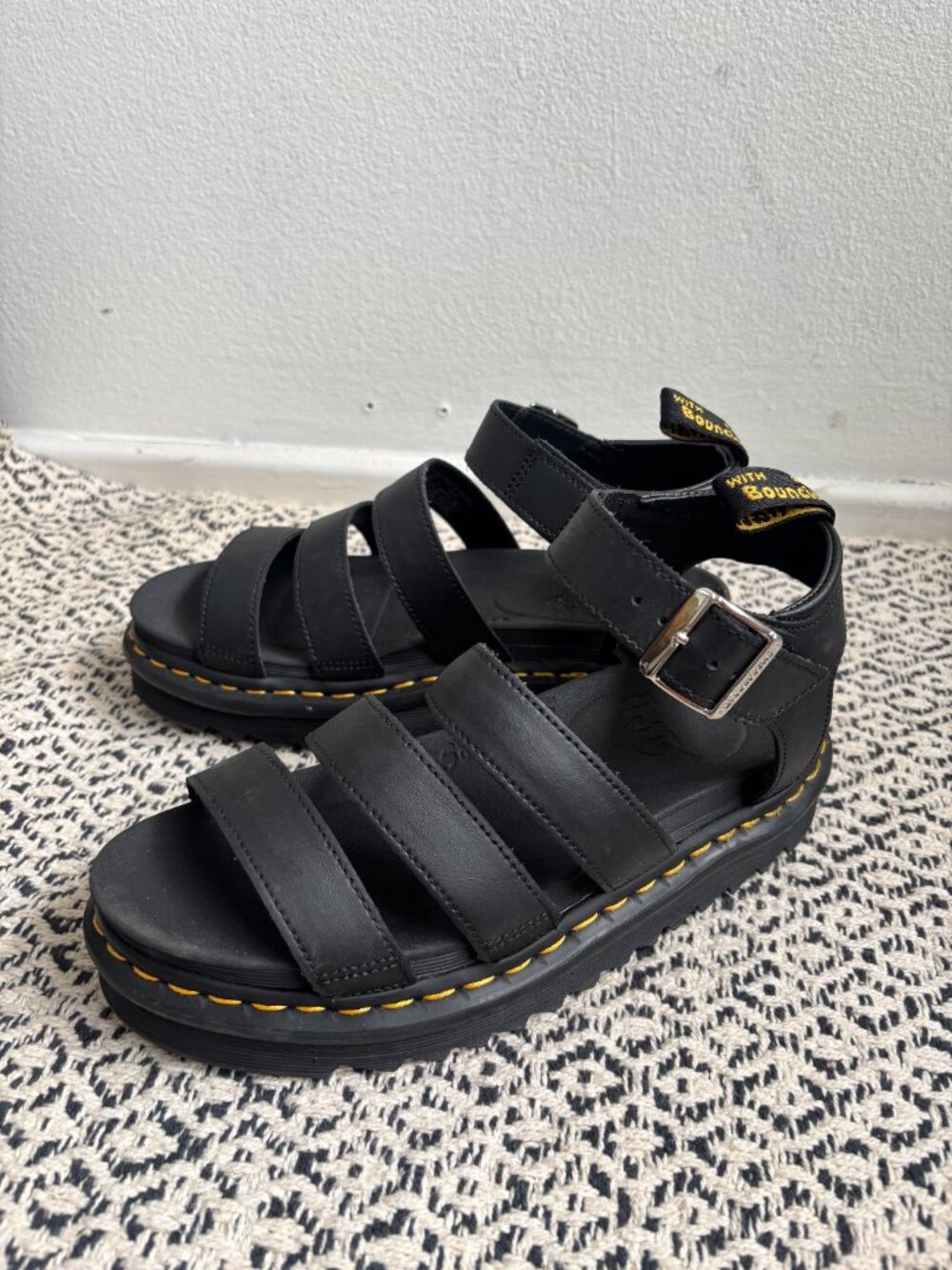 Gently used Dr. Martens Womens Blaire Fisherman Sandal, Black Hydro Leather, 8 - Picture 4 of 5